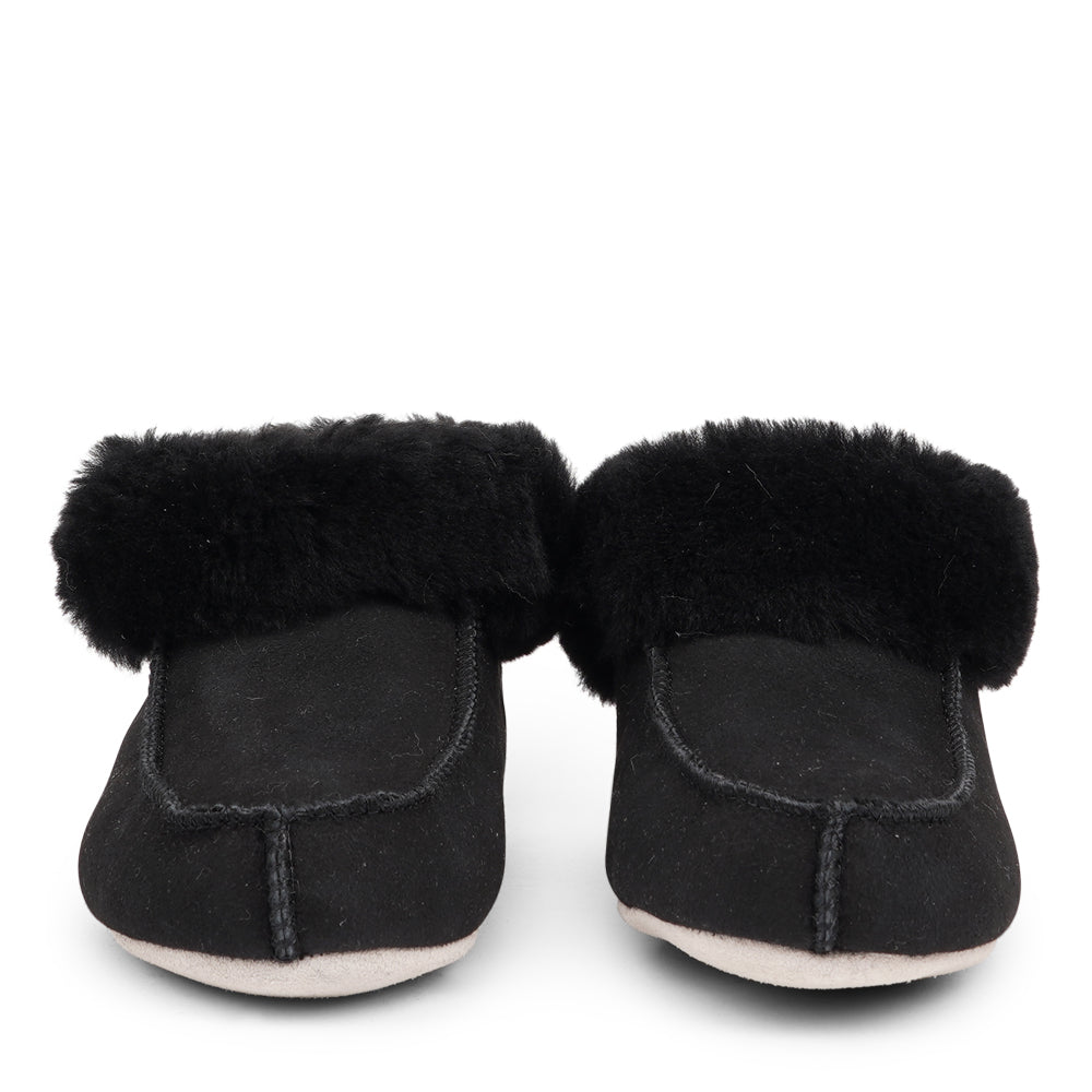 Crafted from 100% premium sheepskin, these moccasins not only epitomize elegance but also offer a multitude of practical benefits that cater to the changing seasons.

We are proud to announce that Api Shearling Moccasins hold the prestigious LWG Environmental GOLD RATED Certification, a testament to our commitment to sustainable and eco-friendly practices.&nbsp;

Indulge in the world of Api Shearling Moccasins and experience footwear that transcends the ordinary. Upgrade your shoe collection with 