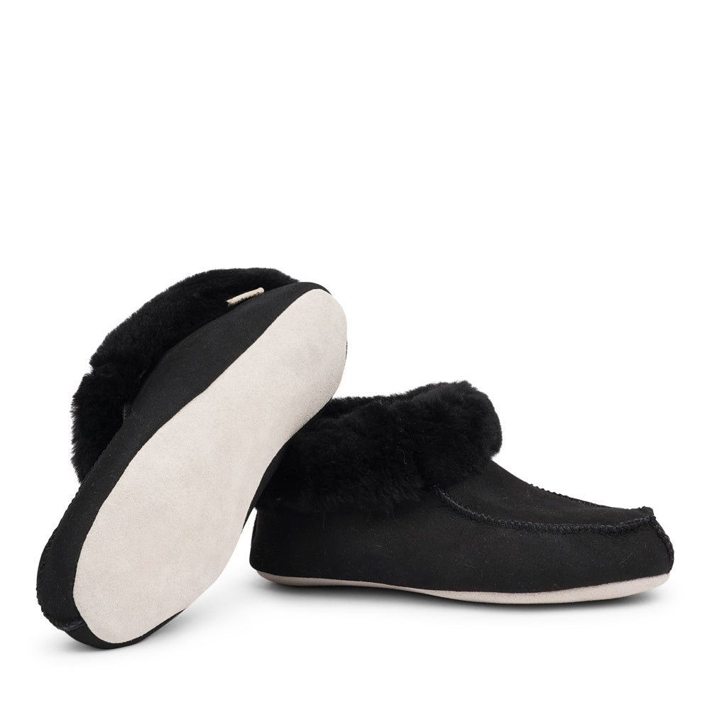 Crafted from 100% premium sheepskin, these moccasins not only epitomize elegance but also offer a multitude of practical benefits that cater to the changing seasons.

We are proud to announce that Api Shearling Moccasins hold the prestigious LWG Environmental GOLD RATED Certification, a testament to our commitment to sustainable and eco-friendly practices.&nbsp;

Indulge in the world of Api Shearling Moccasins and experience footwear that transcends the ordinary. Upgrade your shoe collection with 