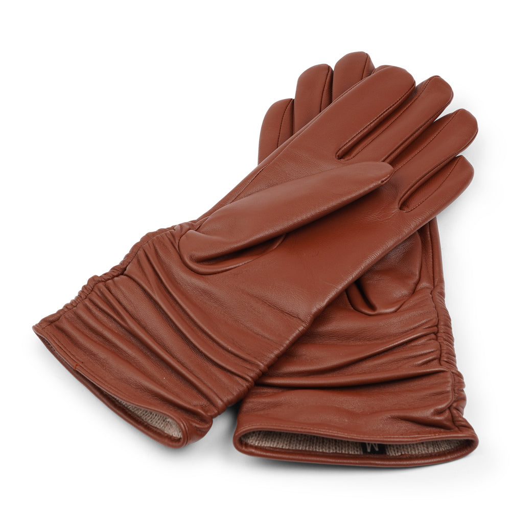 Lovelies Studio - Denmark - The Asti gloves are crafted from supple leather and lined with luxurious cashmere, offering both elegance and warmth.

Designed with a feminine touch, these gloves provide a sleek and sophisticated look while ensuring superior comfort during colder days. Perfect for adding a touch of refinement to any winter outfit.