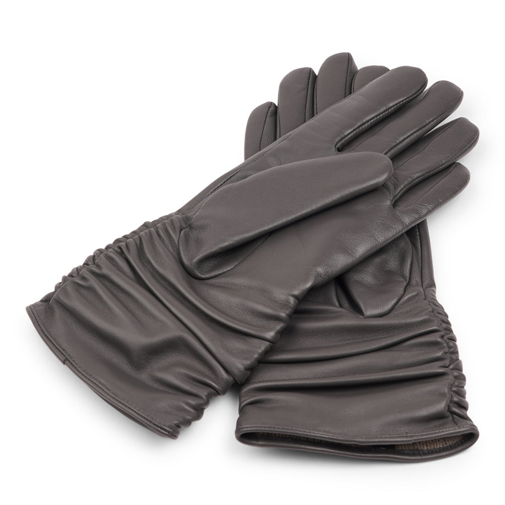 Lovelies Studio - Denmark - The Asti gloves are crafted from supple leather and lined with luxurious cashmere, offering both elegance and warmth.

Designed with a feminine touch, these gloves provide a sleek and sophisticated look while ensuring superior comfort during colder days. Perfect for adding a touch of refinement to any winter outfit.