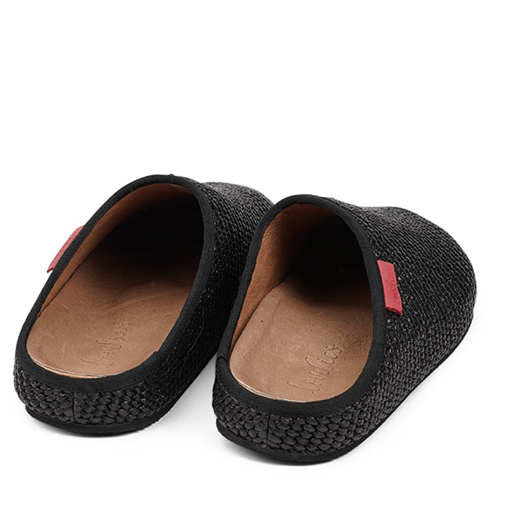 Lovelies Studio - Step into luxury as you slide your feet into Cubells, where every step is met with softness and support. Covered inside with soft skin, these mules provide a plush, comfortable feel against your skin, making them ideal for all-day wear during those warm summer days.