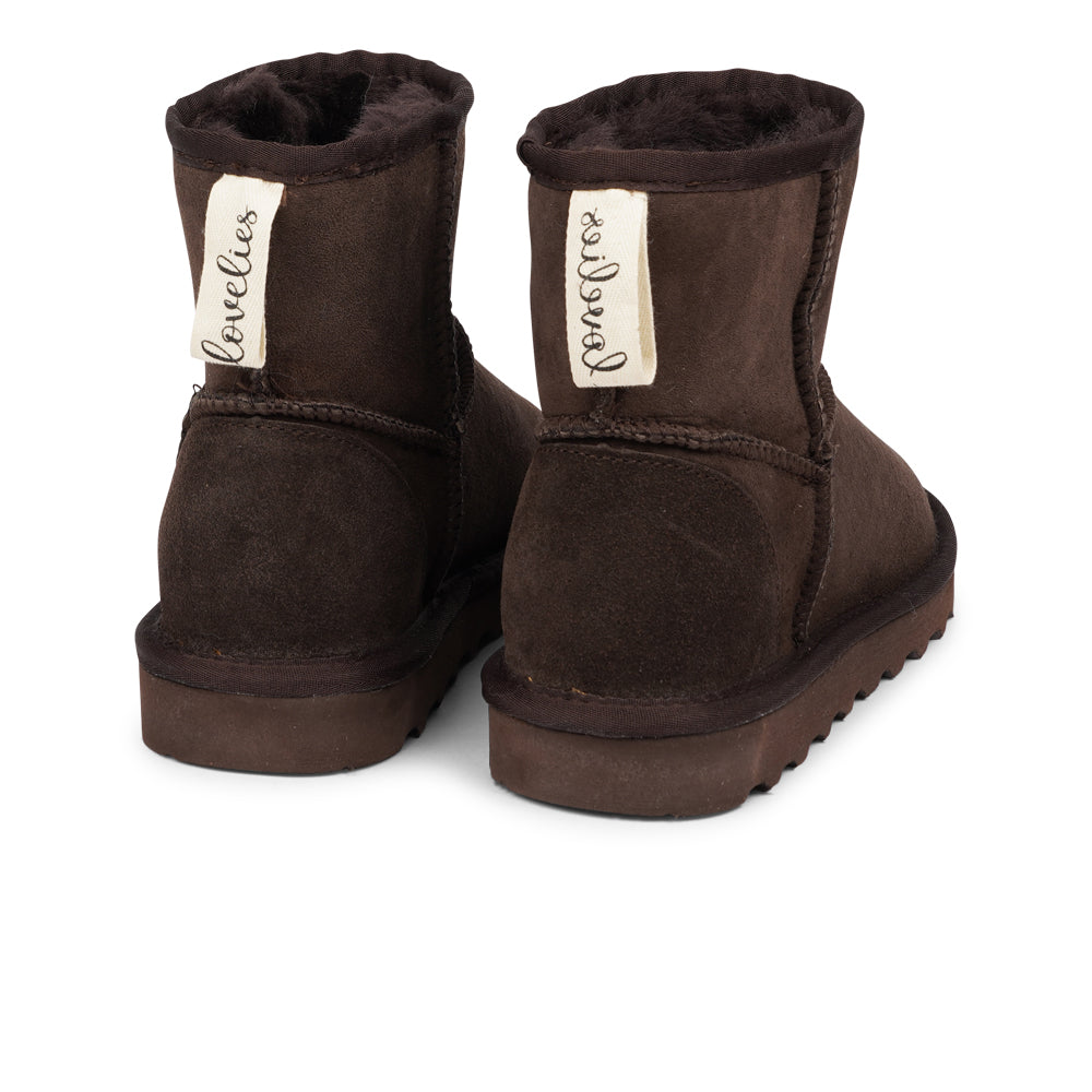 Lovelies Gower Shearling Boots aren't just a fashion statement; they're a statement of quality and environmental responsibility. We are proud to hold the LWG Environmental GOLD RATED Certification, a testament to our commitment to sustainable and eco-friendly practices.