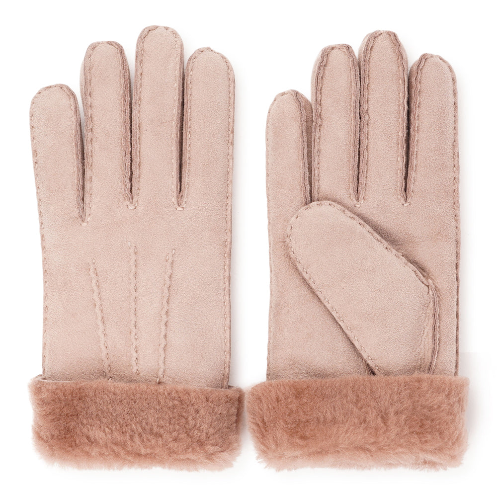 Elevate your winter wardrobe with our luxurious Kelly Shearling Gloves. Crafted from supple sheep leather, these gloves are designed to provide you with both style and warmth during the colder months.

These gloves are uniquely long and slim, providing a sleek and feminine silhouette that not only keeps you warm but also adds a chic touch to any outfit.