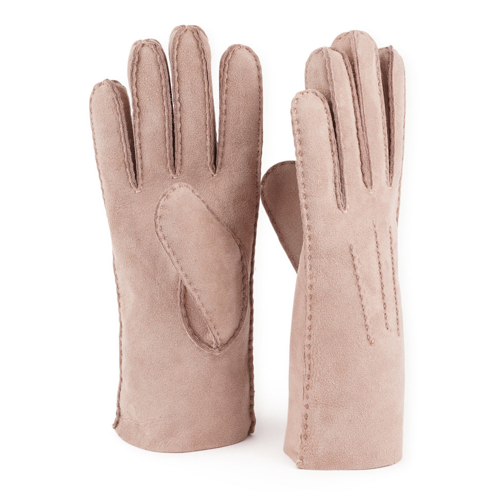 Elevate your winter wardrobe with our luxurious Kelly Shearling Gloves. Crafted from supple sheep leather, these gloves are designed to provide you with both style and warmth during the colder months.

These gloves are uniquely long and slim, providing a sleek and feminine silhouette that not only keeps you warm but also adds a chic touch to any outfit.