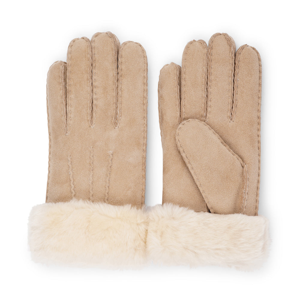 Elevate your winter wardrobe with our luxurious Kelly Shearling Gloves. Crafted from supple sheep leather, these gloves are designed to provide you with both style and warmth during the colder months.

These gloves are uniquely long and slim, providing a sleek and feminine silhouette that not only keeps you warm but also adds a chic touch to any outfit.