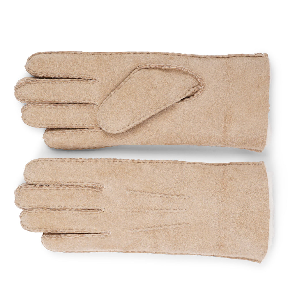 Elevate your winter wardrobe with our luxurious Kelly Shearling Gloves. Crafted from supple sheep leather, these gloves are designed to provide you with both style and warmth during the colder months.

These gloves are uniquely long and slim, providing a sleek and feminine silhouette that not only keeps you warm but also adds a chic touch to any outfit.