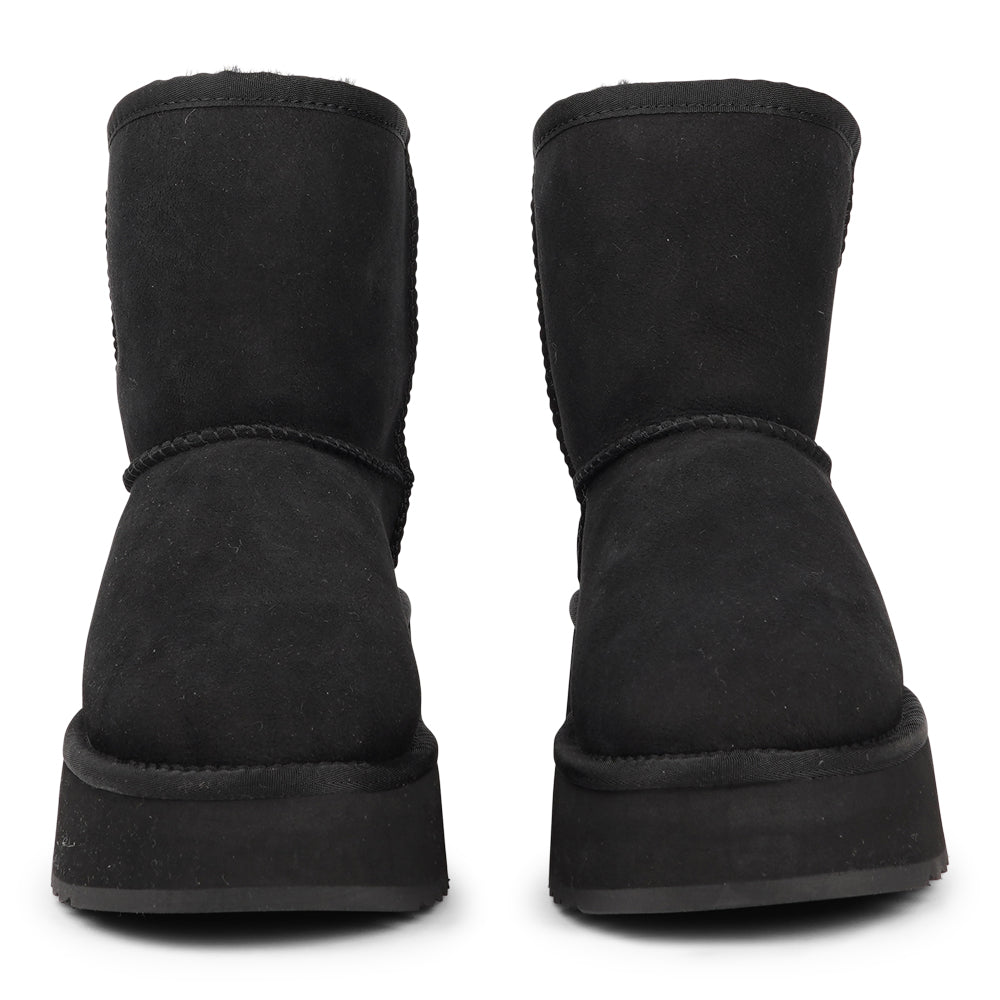 Lovelies Studio - Designed for your ultimate comfort, these luxurious shearling boots are the perfect winter companions. Featuring soft, durable rubber soles, they ensure you can step through the colder months with confidence, keeping your feet well-protected from the elements.&nbsp;

But Laveno offers more than just practicality—these boots blend warmth and style seamlessly, making them as fashionable as they are functional.