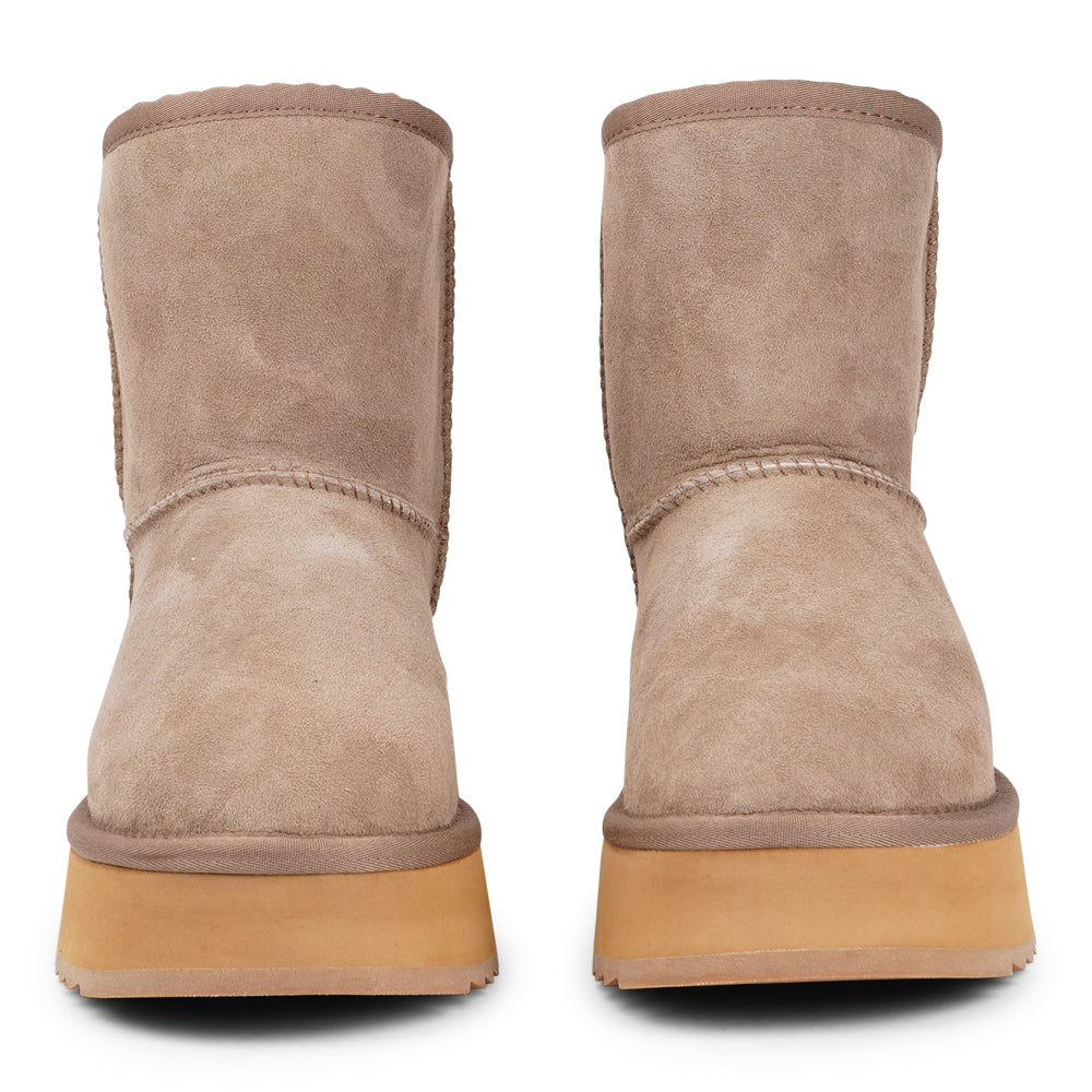 Designed for your ultimate comfort, these luxurious shearling boots are the perfect winter companions. Featuring soft, durable rubber soles, they ensure you can step through the colder months with confidence, keeping your feet well-protected from the elements.&nbsp;

Lovelies Studio - But Laveno offers more than just practicality—these boots blend warmth and style seamlessly, making them as fashionable as they are functional.