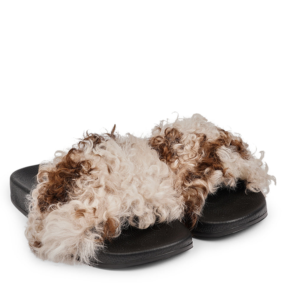 Tan on sale fluffy sliders