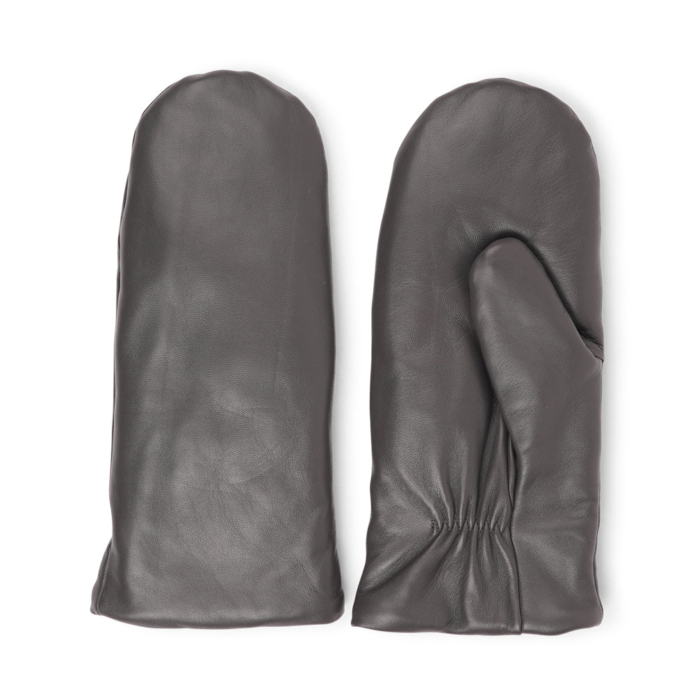 The Ravenna mittens are crafted from premium leather and feature a plush fleece lining for exceptional warmth and comfort.

With their sophisticated design and luxurious materials, these mittens offer both style and practicality, making them an essential accessory for chilly weather.