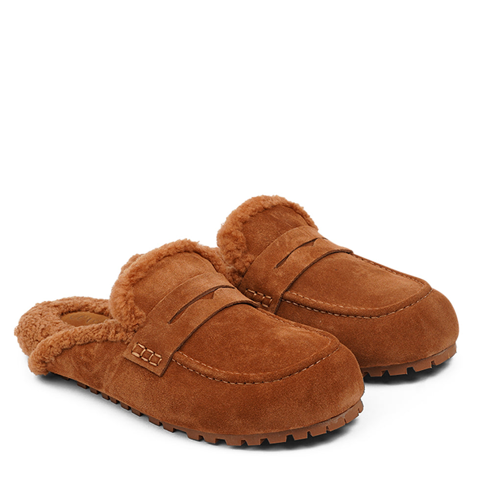 Lovelies Studio - Denmark - Designed to envelop your feet in cozy warmth, these mules offer an unbeatable blend of plushness and support. The durable rubber sole ensures long-lasting comfort and resilience, making them the perfect companion for chilly days. Treat your feet to the luxury they deserve.