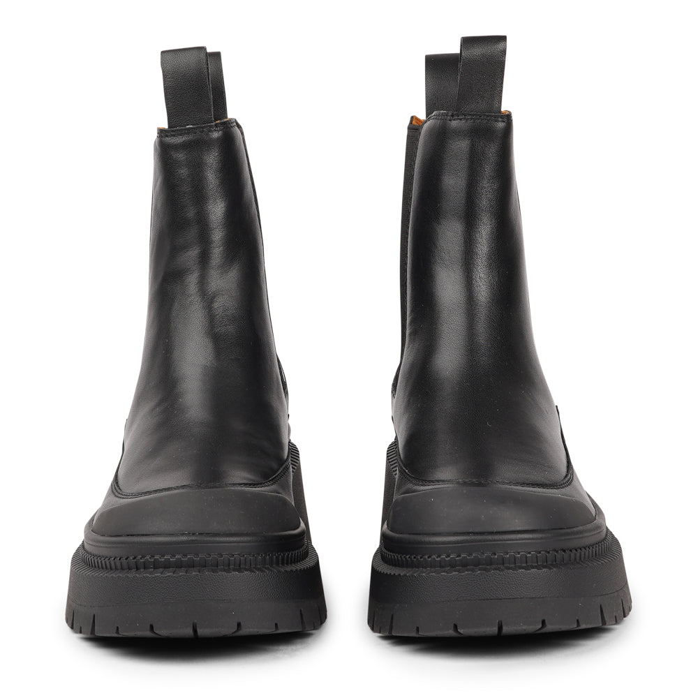 The Sellero boots feature a sleek upper design with elasticized side gussets, delivering a perfect blend of a secure fit and effortless style. A convenient pull tab at the front and the back ensures quick and easy wear, ideal for busy days and on-the-go moments.

Equipped with durable rubber soles, these boots provide outstanding traction and stability, making them ready for any terrain or weather condition. Inside, a premium full leather lining, crafted from quality cowhide, offers exceptional comfort and 