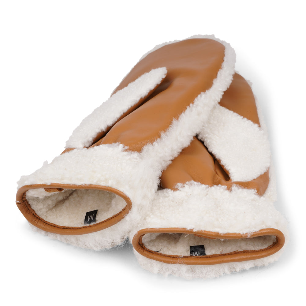 The Siena mittens combine the best of both worlds with a soft shearling exterior and durable leather palms for added grip. Lined with plush shearling, these mittens provide exceptional warmth and comfort in cold weather.

Their timeless design and premium materials make Siena a stylish and practical choice for winter days.