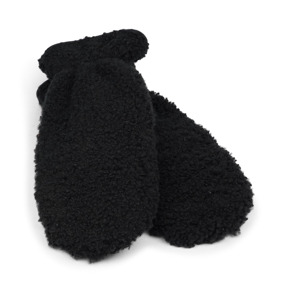 The Siena mittens combine the best of both worlds with a soft shearling exterior and durable leather palms for added grip. Lined with plush shearling, these mittens provide exceptional warmth and comfort in cold weather.

Their timeless design and premium materials make Siena a stylish and practical choice for winter days.