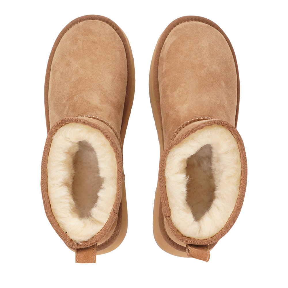 Lovelies Studio - Designed for your ultimate comfort, these luxurious shearling boots are the perfect winter companions. Featuring soft, durable rubber soles, they ensure you can step through the colder months with confidence, keeping your feet well-protected from the elements.&nbsp;

But Vens offers more than just practicality—these boots blend warmth and style seamlessly, making them as fashionable as they are functional.