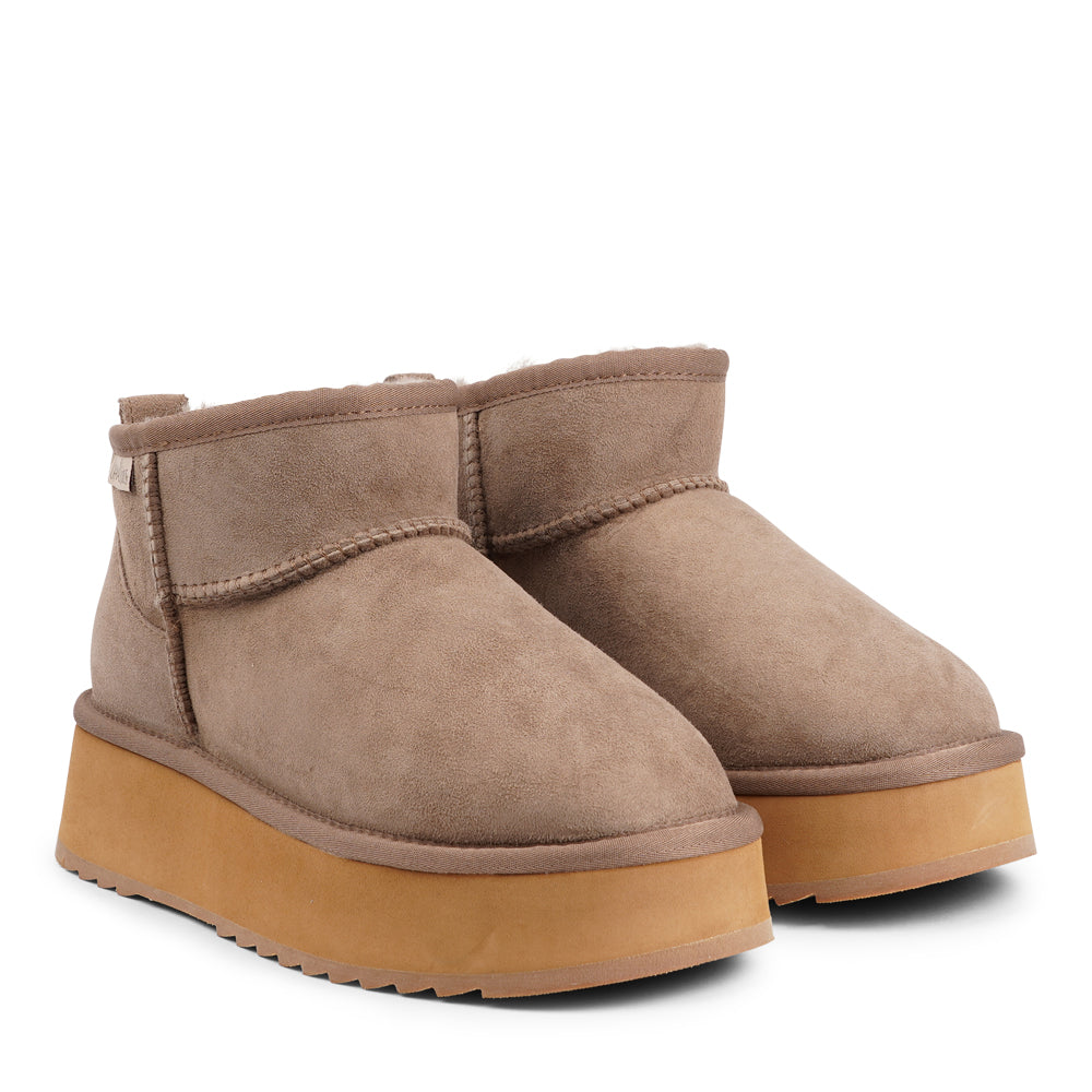 Shearling boots